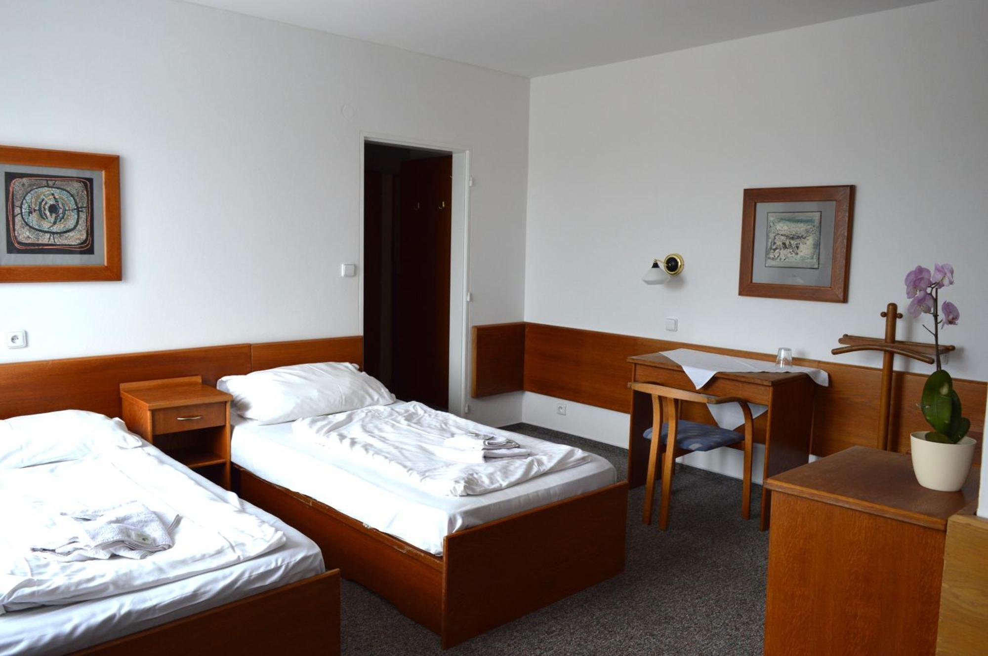 Hotel Peliny Chocen Экстерьер фото