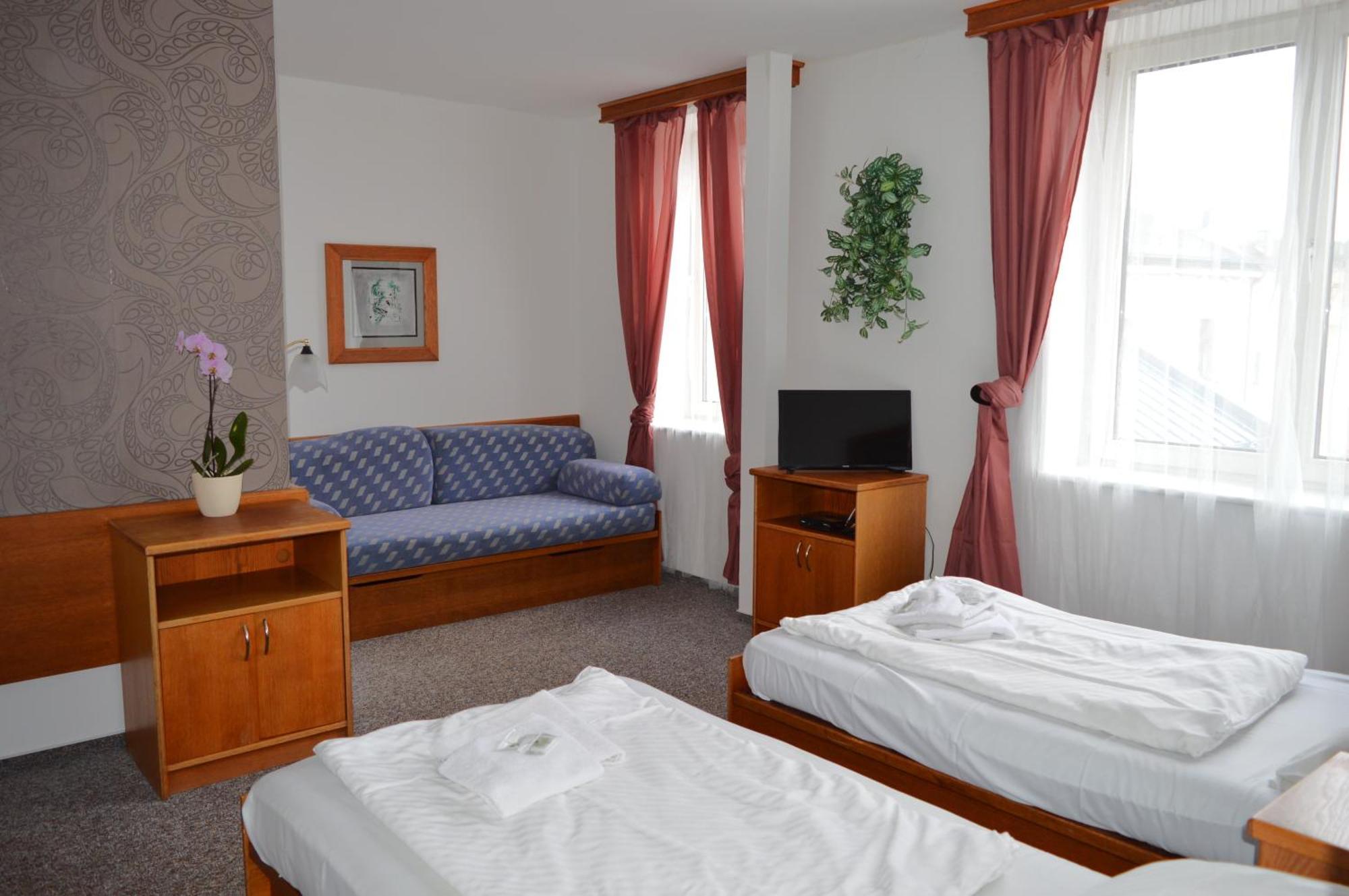 Hotel Peliny Chocen Экстерьер фото
